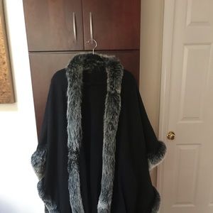 La Fiorina Real fox trimmed wool cape